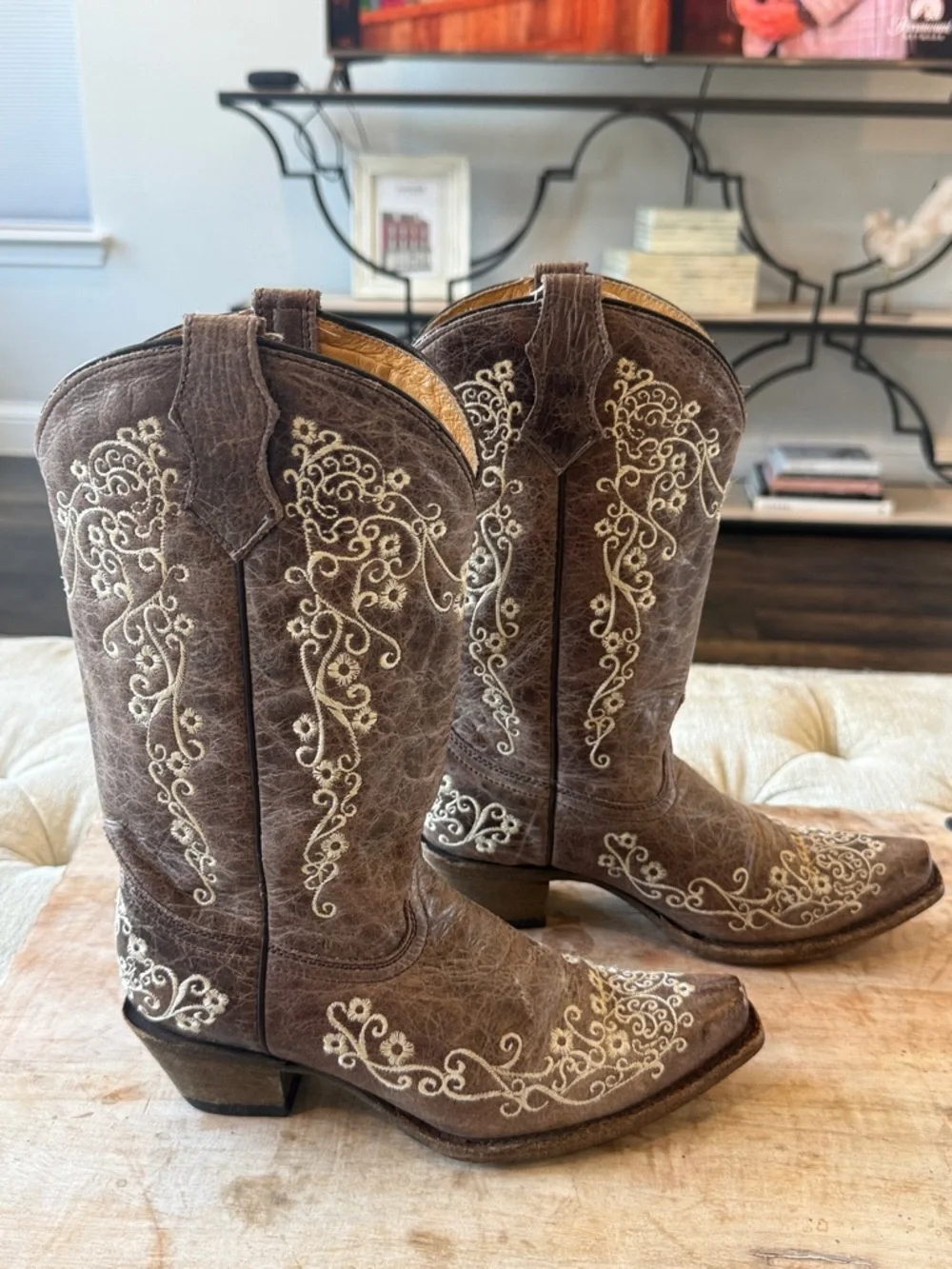 Corral Teen 4 Embroidered Brown‎ Leather Cowboy Boots - Cream Scroll Detail